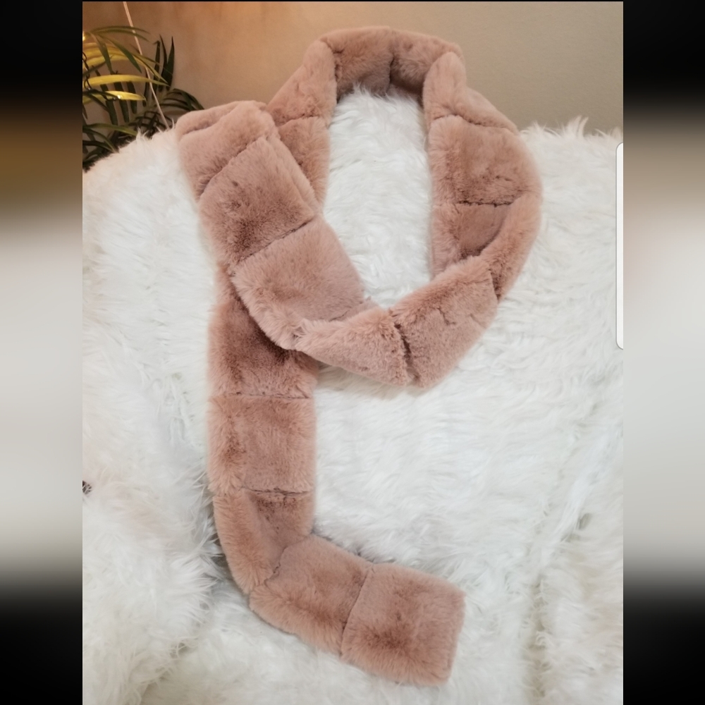 Donna Salyers Fabulous-Furs Faux Fur Posh Scarf